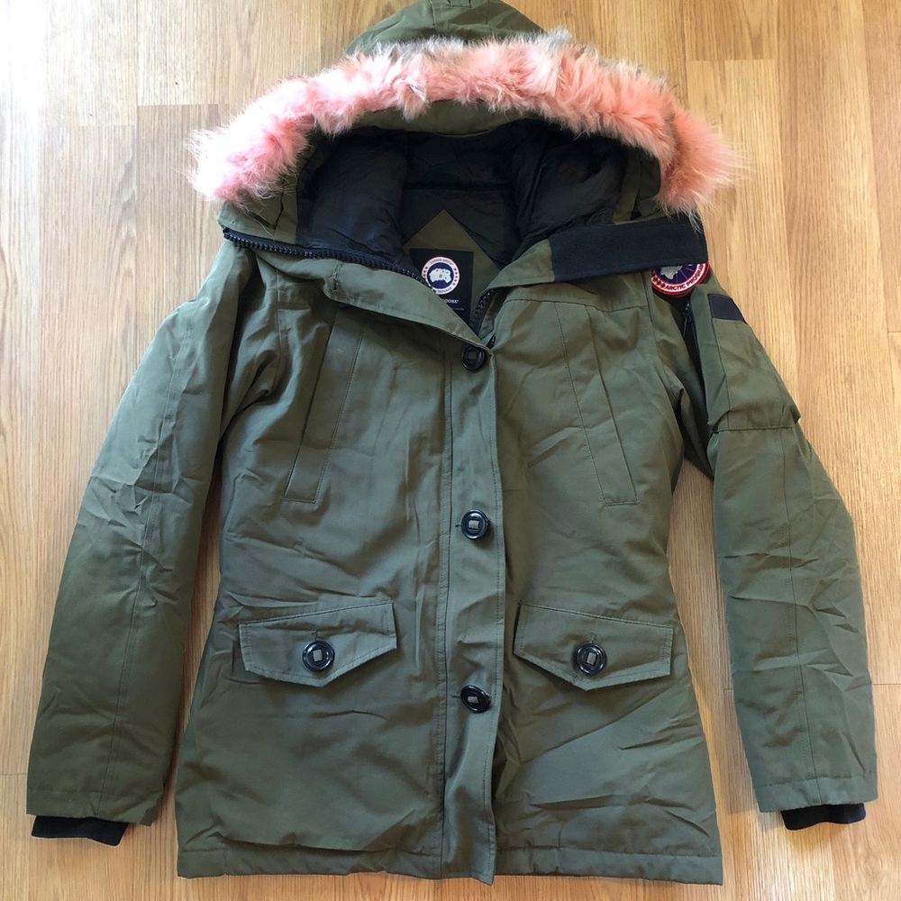Canada Goose Montebello parka with interchangable coyote fur trim size Small